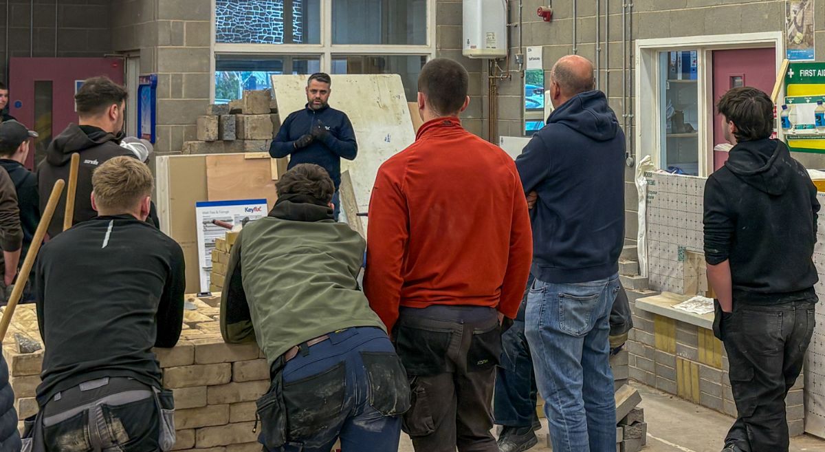 Picture of SERC students listening to Keyfix visitor presentation